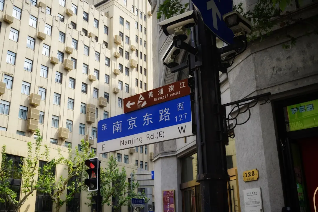 招商手册设计中的产业图谱可视化策略与应用方法