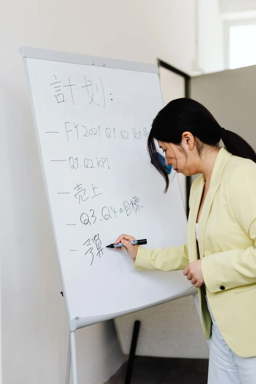 从产业图谱到投资指南：鑫紫竹一站式招商手册设计服务方案