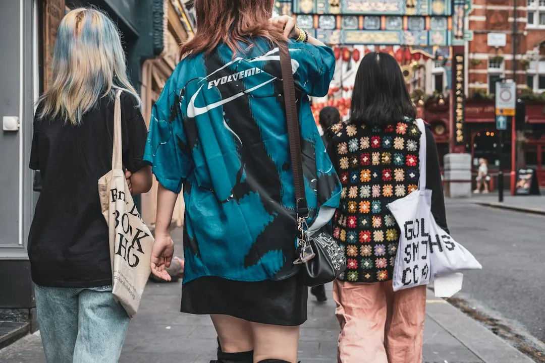 招商手册与投资指南设计对比：企业如何选择更适合的招商材料方案